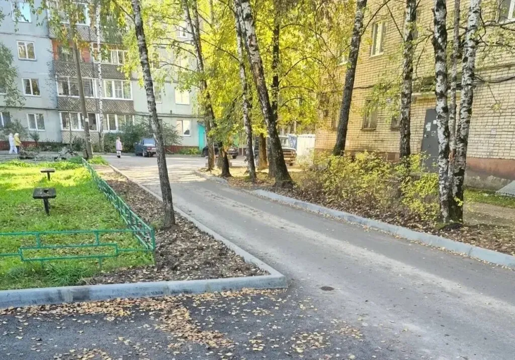 В Смоленске ремонтируют более 20 межквартальных проездов