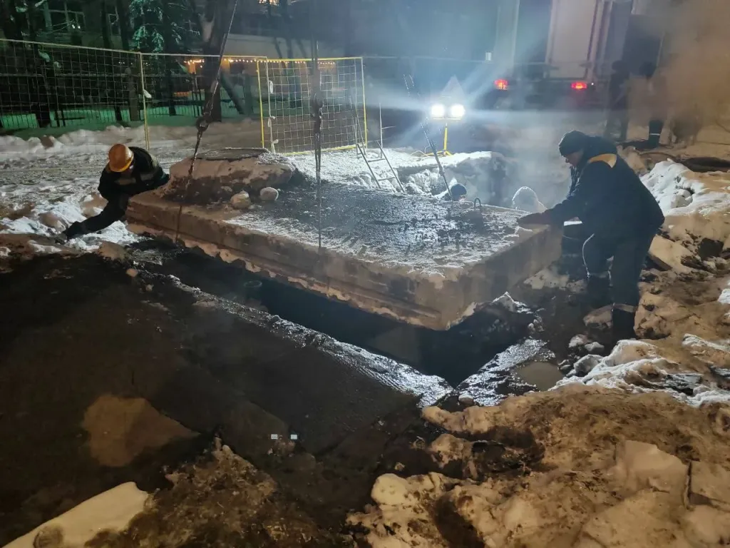 В центре Смоленска произошёл прорыв на теплосети